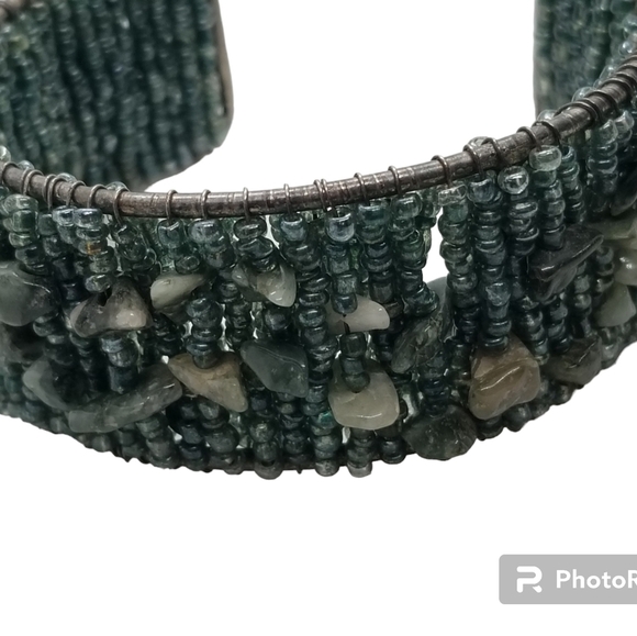 VINTAGE SILVERTONED CUFF BRACELET WITH BLUE GLASS SEED BEAD & GEMSTONE DETAIL - Picture 5 of 5